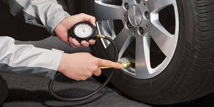 Does the rented vehicle have proper pressure in the tires?